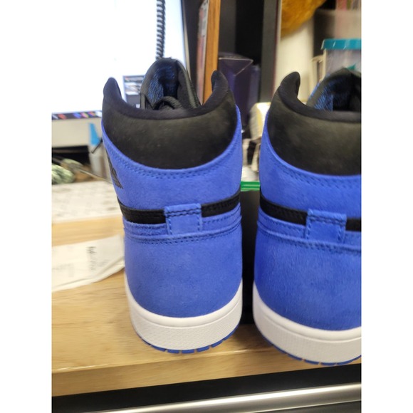 NIKE AIR JORDAN 1 RETRO